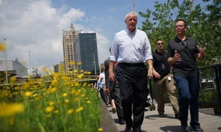 Mayor Tom Barrett kicks-off 2016 walking initiative