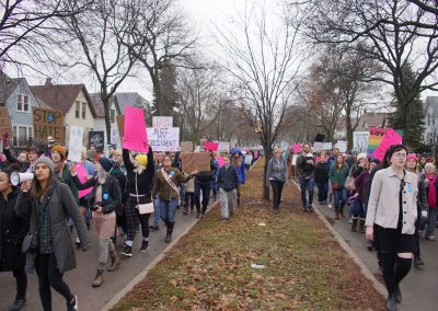 102117_womenmarchmke_2500p