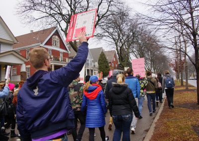 102117_womenmarchmke_2538p