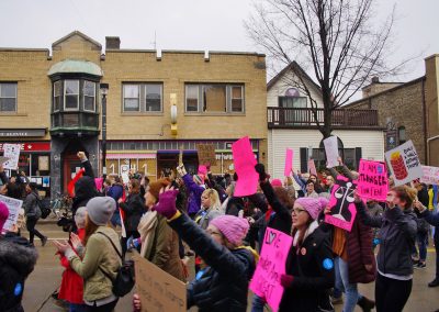 102117_womenmarchmke_2764p