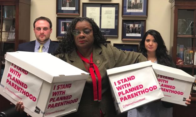 Health care professionals take stand with Planned Parenthood