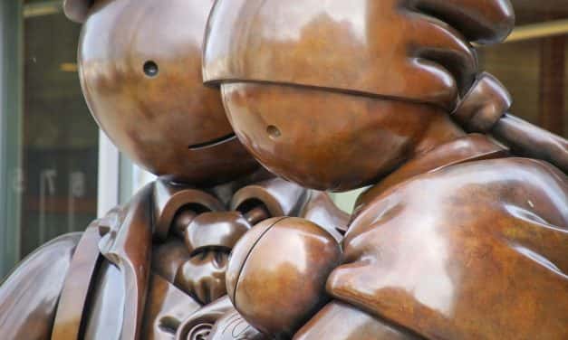 Photo Essay: Immigration family installed in a ton of bronze