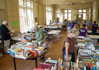 080517_hungerbooksale_093