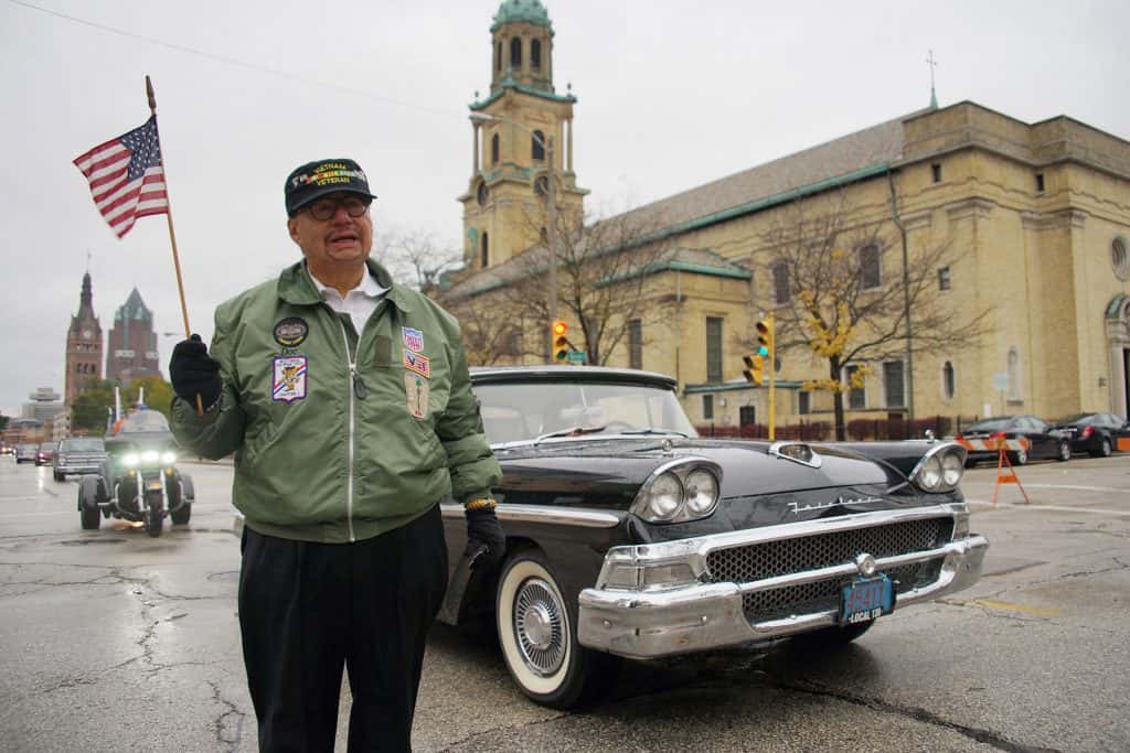 00_110417_veteransdayparade_0868