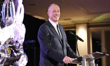 NFL legend Jim Kelly honored with Vince Lombardi Award as he prepares for cancer surgery