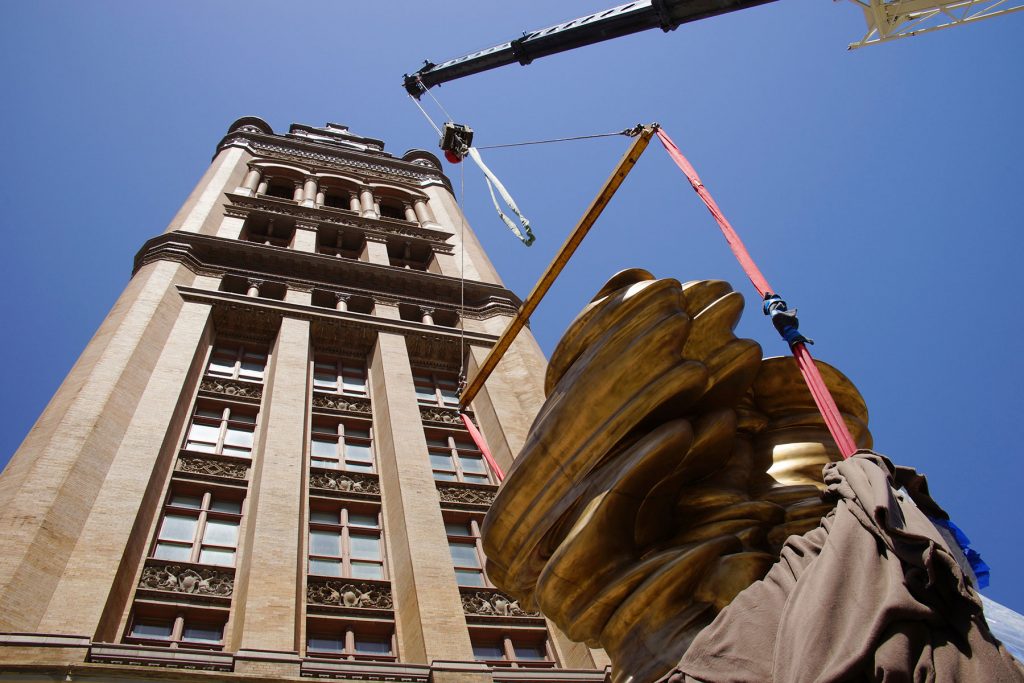 00_043018_cityhallsculptureinstall_1259