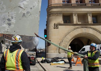 043018_cityhallsculptureinstall_0126