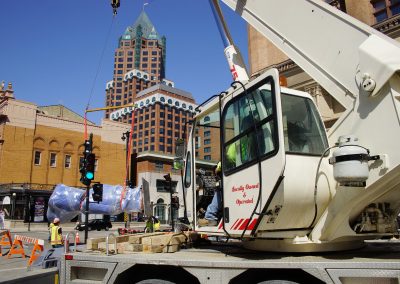 043018_cityhallsculptureinstall_0140