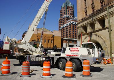 043018_cityhallsculptureinstall_0299