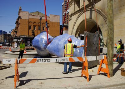 043018_cityhallsculptureinstall_0407