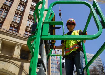 043018_cityhallsculptureinstall_0559