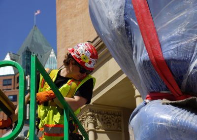 043018_cityhallsculptureinstall_0647