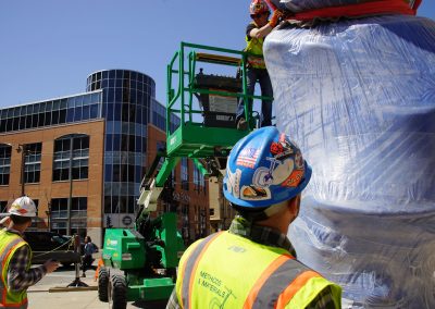 043018_cityhallsculptureinstall_0663