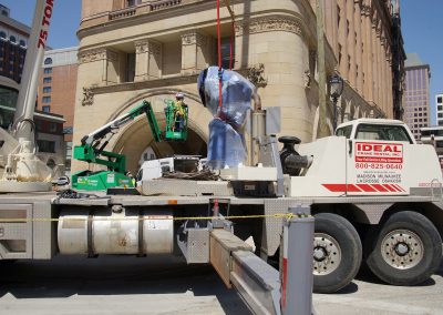 043018_cityhallsculptureinstall_0859