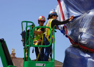 043018_cityhallsculptureinstall_0953