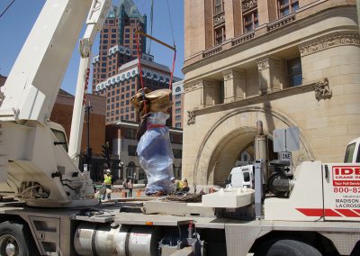 043018_cityhallsculptureinstall_1087