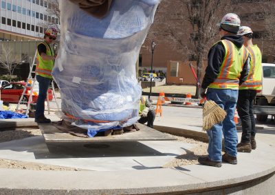 043018_cityhallsculptureinstall_1106