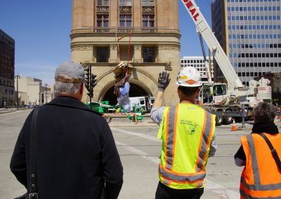 043018_cityhallsculptureinstall_1162