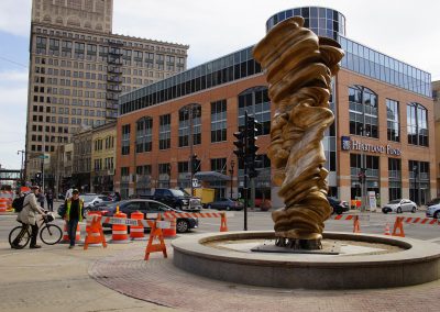 043018_cityhallsculptureinstall_1479