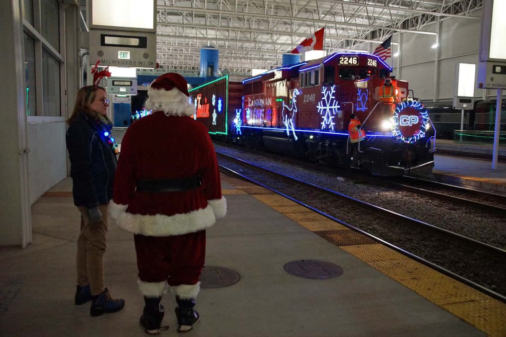 00_120618_cpholidaytrain_0338