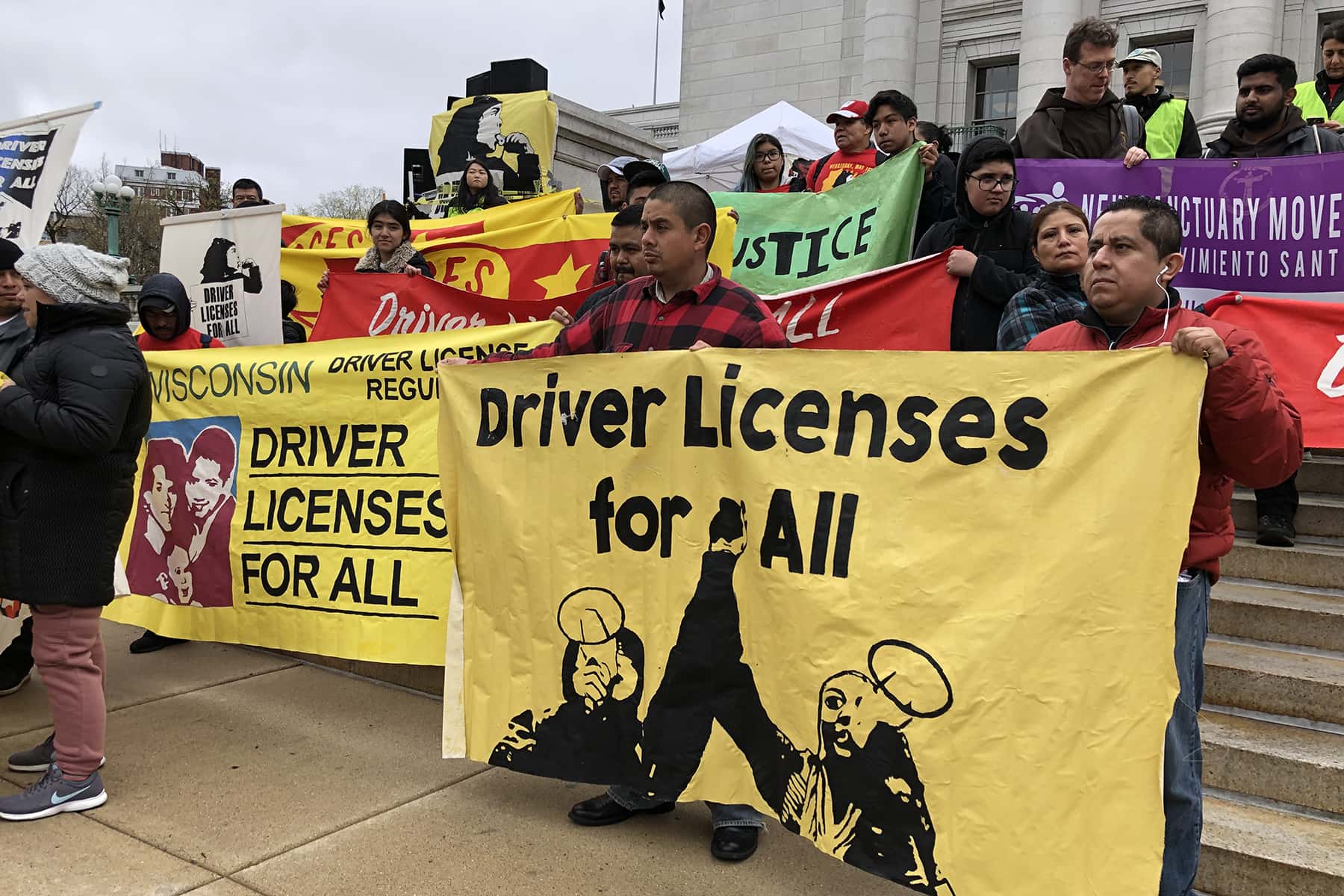 Protesters push bill to expand access to driver's licenses