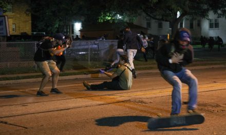 Teen vigilante accused of traveling to Kenosha to “hunt protestors” is charged with homicide