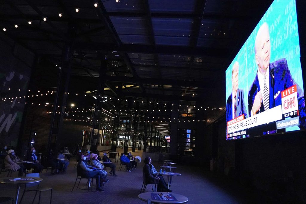 00_092920_fiservdebatewatchparty_1411