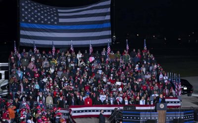 Controversial “thin blue line” flag replaces America’s “Stars and Stripes” at Trump rally in Waukesha