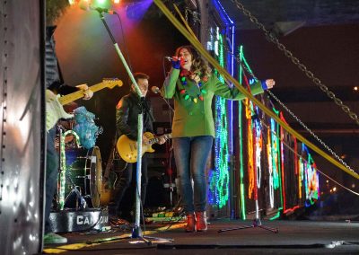 x5_120516_holidaytrain_0787