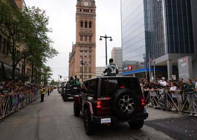 072221_BucksWinParade_2517