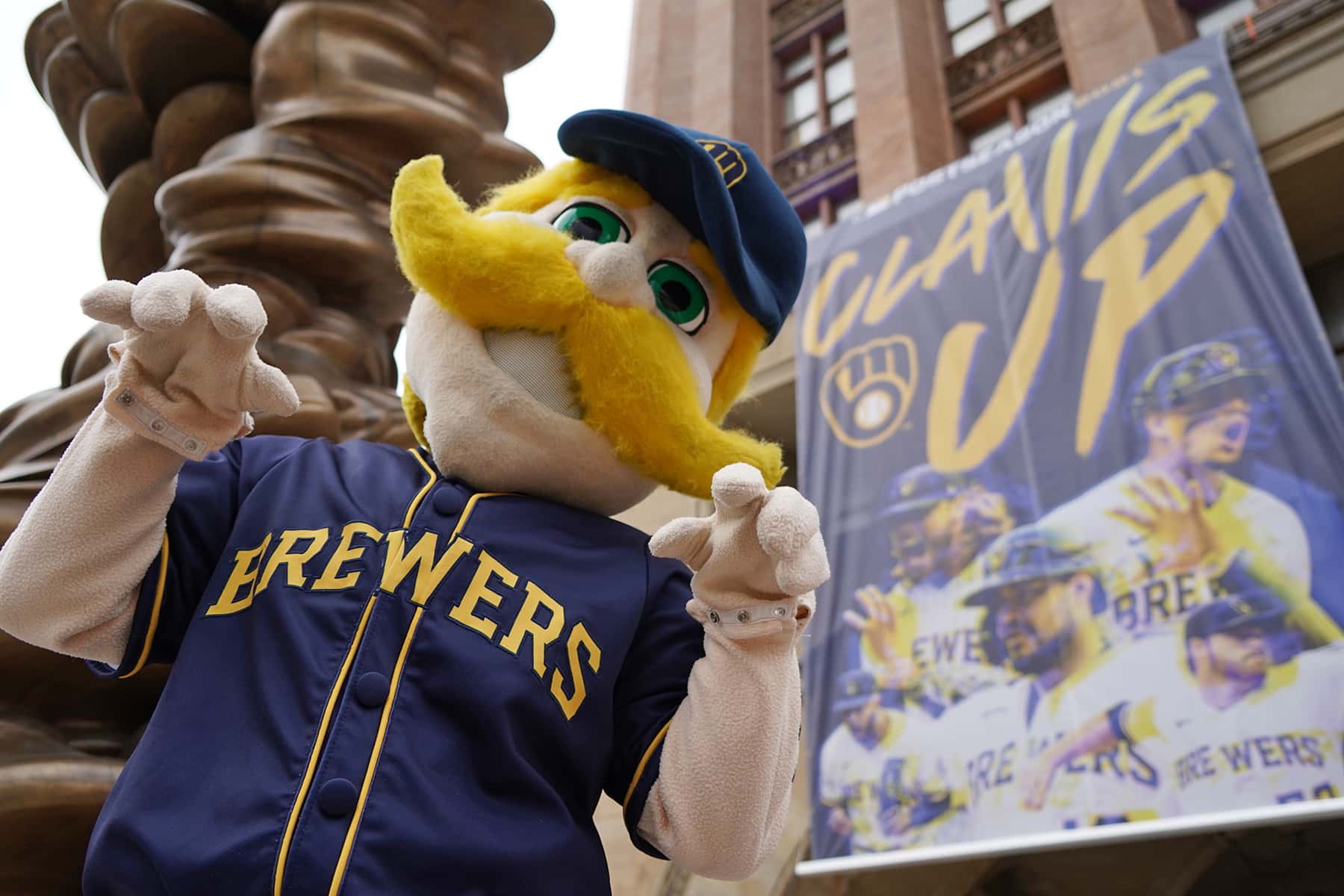 Claws Up Milwaukee: City leaders celebrate start of fourth consecutive  postseason run for the Brewers
