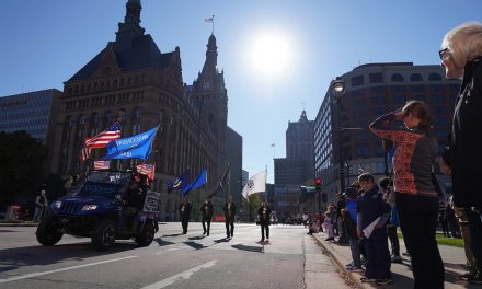 Veterans Day Parade returns to the streets of Milwaukee to celebrate those who served our nation