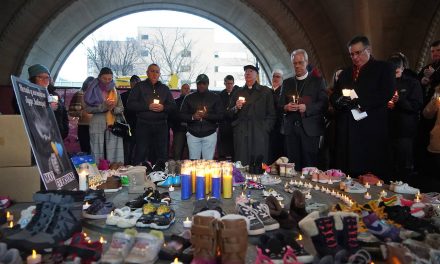 Milwaukee stands in solidarity at candlelight vigil to honor children killed in Ukraine by Russian invasion