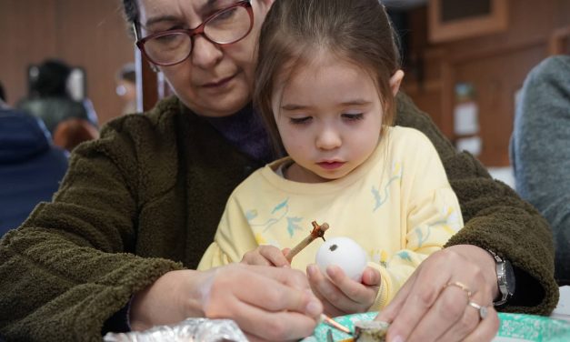 Ukrainian Pysanky: Milwaukee residents craft Easter folk art and raise money for war-torn Ukraine