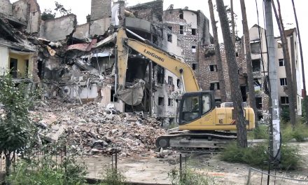 Irpin begins to dismantle and rebuild residential complex destroyed at start of Russia’s invasion