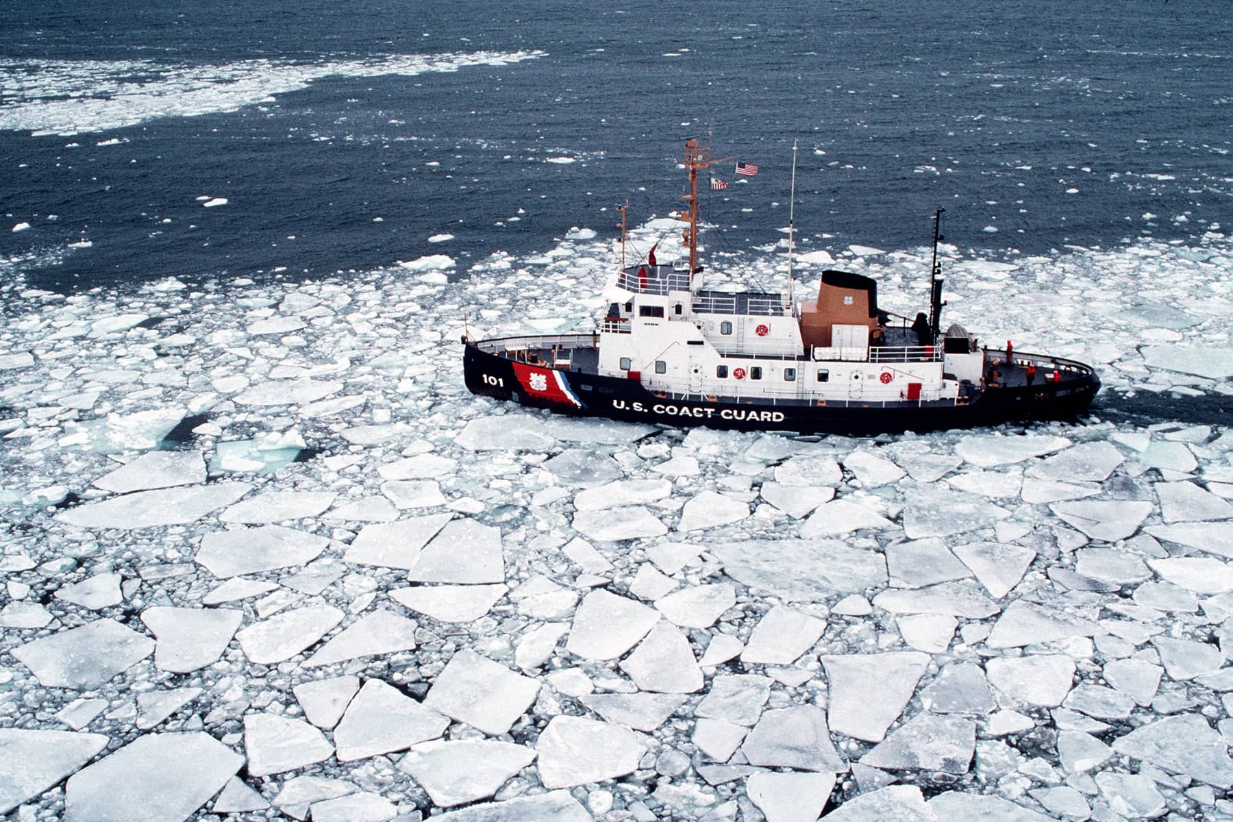 Defense authorization bill brings $350 million Great Lakes icebreaker