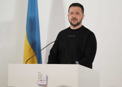 052023_ZelenskyyOpticsTour_06_LouiseDelmotte