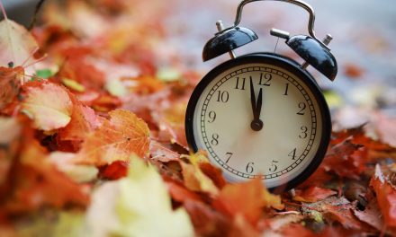 Falling Back 2023: What sleep experts say about resetting clocks for the end of daylight saving