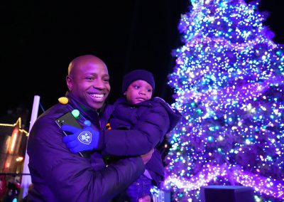 111723_HolidayTreeLight_1206