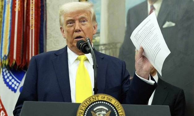 Trump pone en duda su creencia en el derecho fundamental al debido proceso mientras busca “gobernar el mundo”
