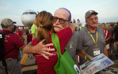 Thousands attending EAA AirVenture 2025 welcome Vietnam veterans on the Yellow Ribbon Honor Flight