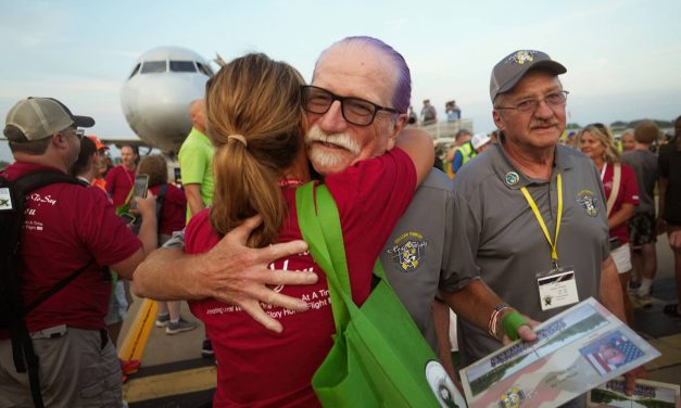Thousands attending EAA AirVenture 2025 welcome Vietnam veterans on the Yellow Ribbon Honor Flight