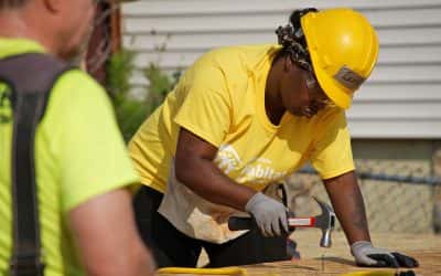 Milwaukee mother gets help building her first home in Walnut Hill