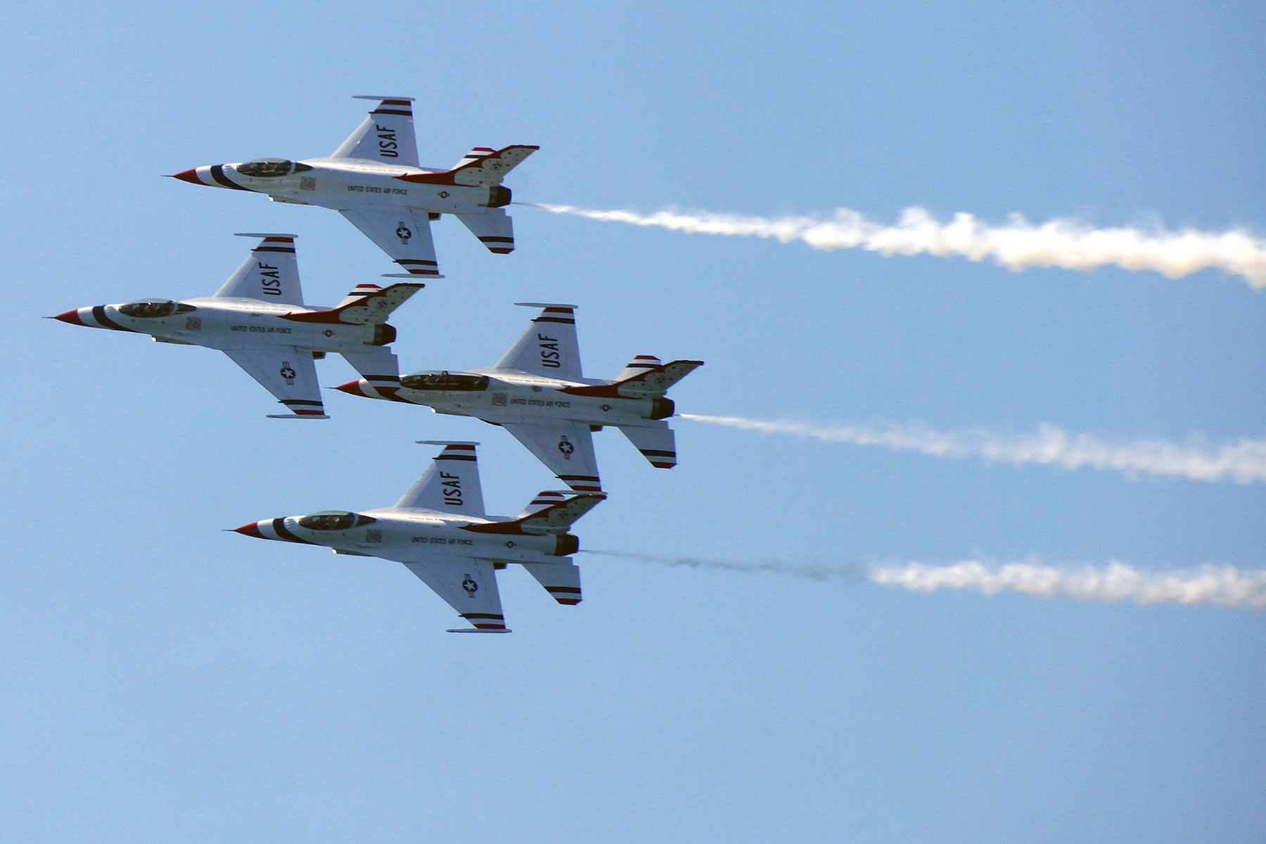 Milwaukee Air & Water Show returns for 2018 with worldclass performers
