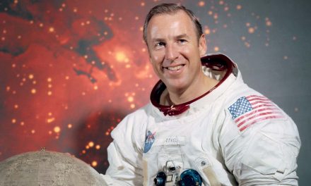 Jim Lovell: The man who circled the moon grew up in Milwaukee as a boy with a passion for rockets