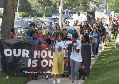 092019_climatestrikemarchmke_36