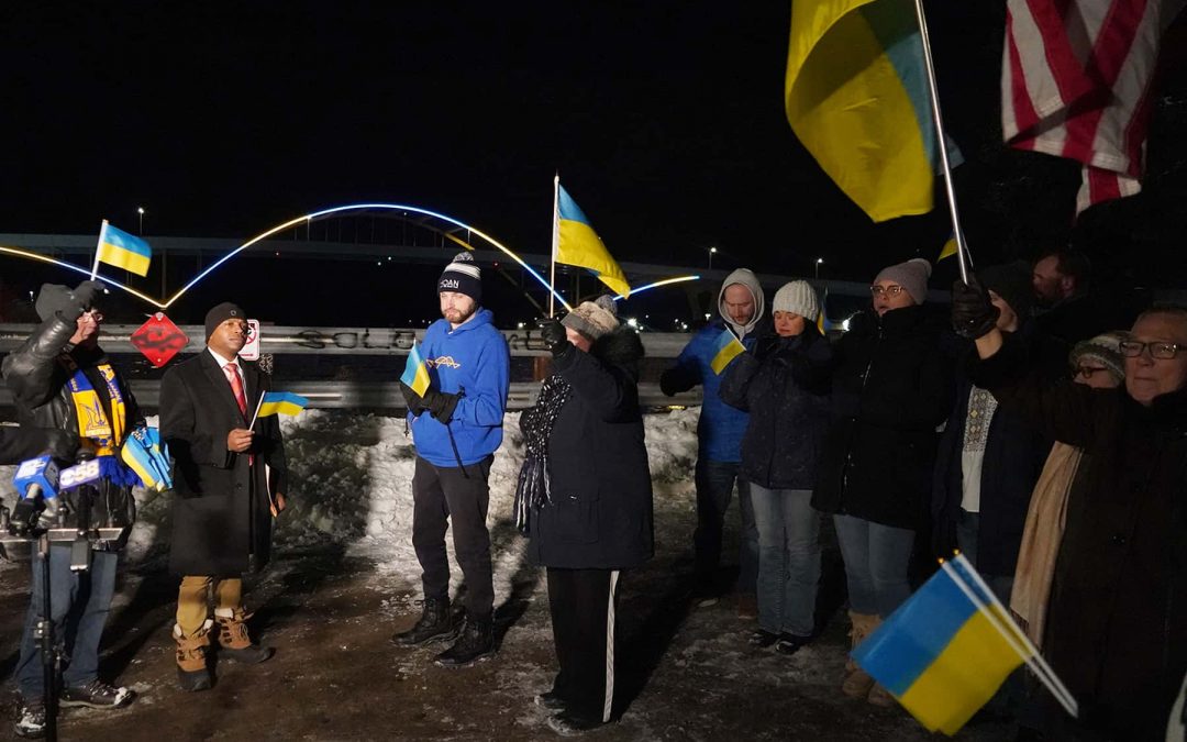 Milwaukee’s Hoan Bridge joins landmarks around the world using lights to show solidarity with Ukraine