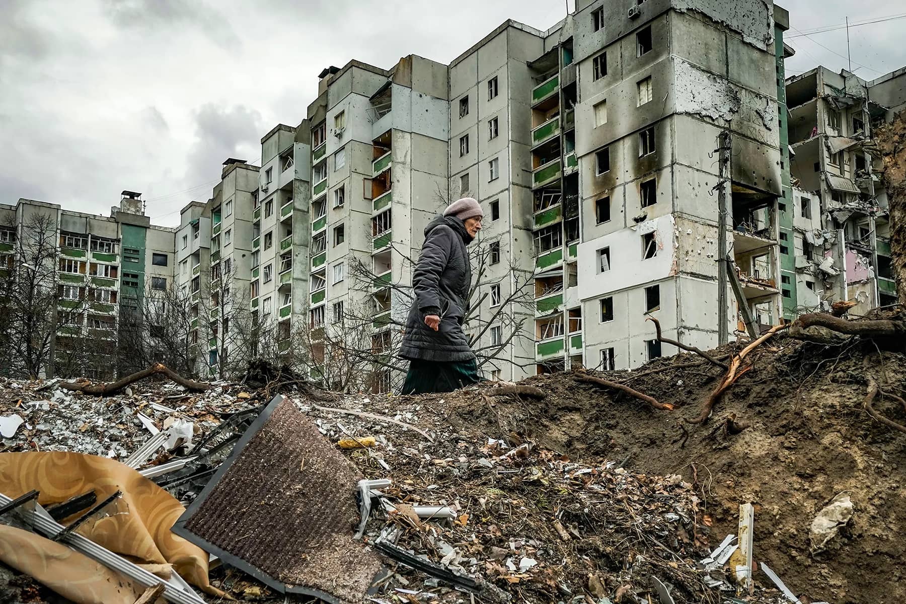 전쟁으로 파괴된 기반 시설: 러시아에 의해 파괴된 점령된 Donbass 지역을 재건하기 위한 북한 노동