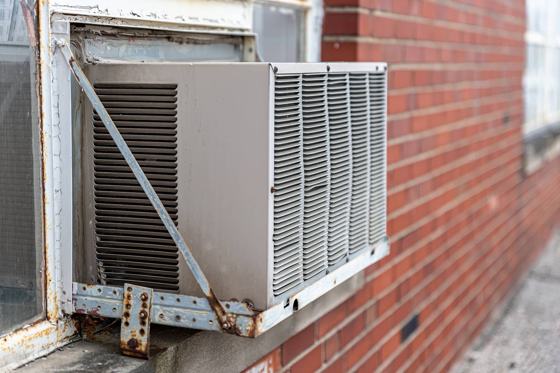 Scarce air conditioning: Milwaukee’s most at risk residents endure a lack of cooling assistance
