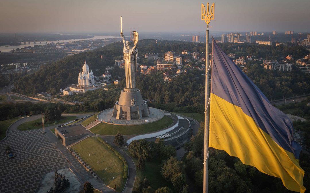Ukraine replaces despised Soviet icon with trident on Kyiv monument in time for Independence Day